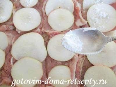 Свиные отбивные с фруктами под сыром - рецепт с фото