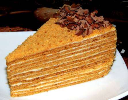 Торт «Медовик» — ароматный десерт для уютного чаепития