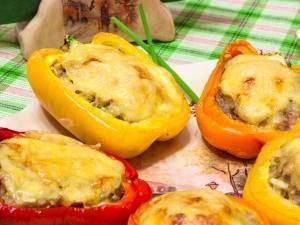 Перец, фаршированный говядиной и брокколи