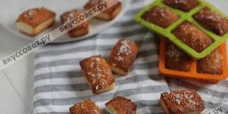 Финансье с кокосовой стружкой