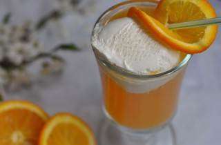 Апельсиновый напиток с мороженым
